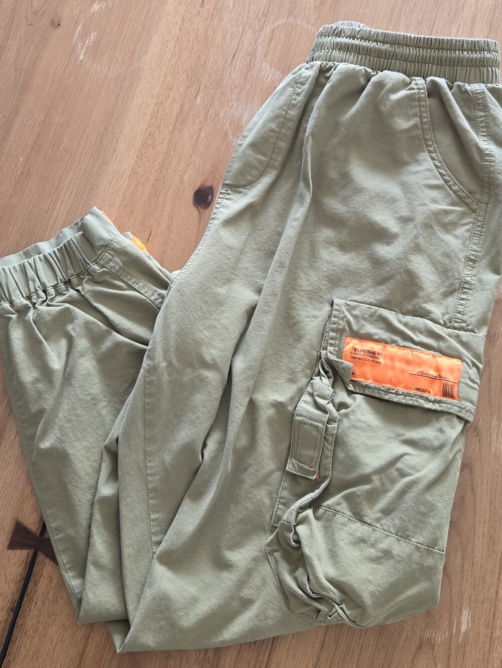 green cargo pants with orange patch detail | men’s m
